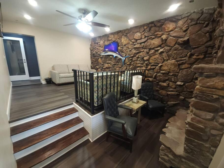 Luxury Estate 14 bedroom Pool, Hot tub, Sauna, Bar - Housity