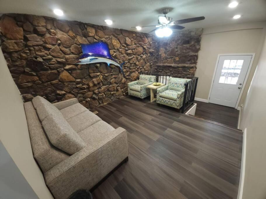 Luxury Estate 14 bedroom Pool, Hot tub, Sauna, Bar - Housity