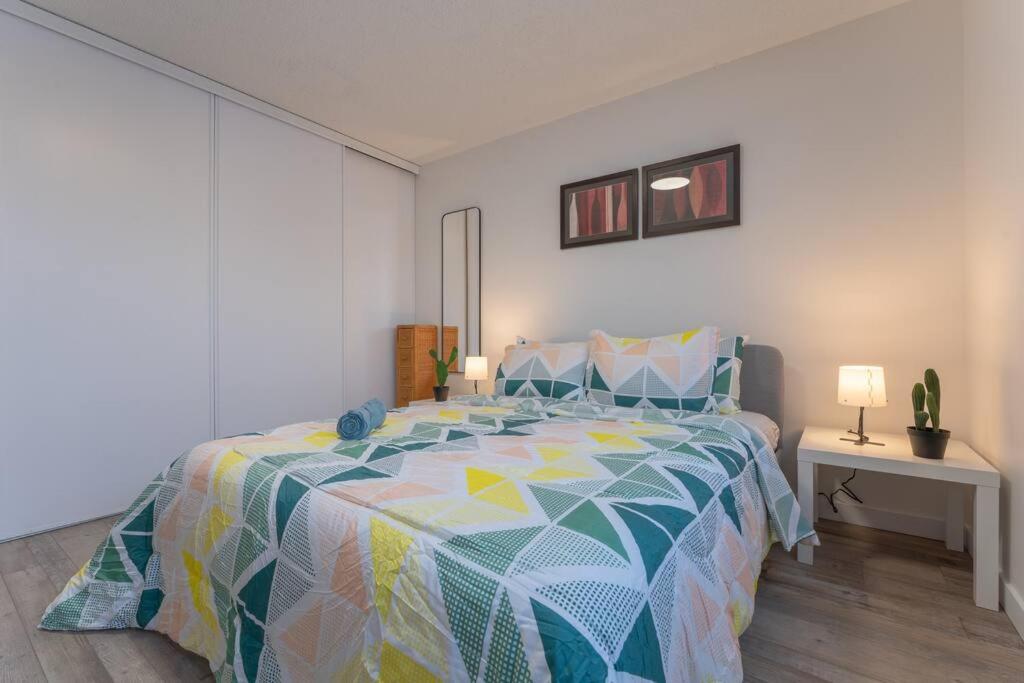 Newly Renovated 3bd house with free parking - Housity