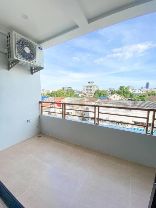 Large Studio - GP HOUSE Apartment Sukhumvit - Housity