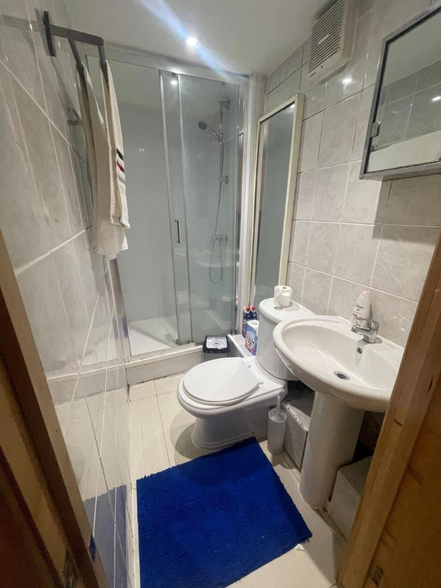 Private and quiet One-Bedroom Flat Perfect for a Seasonal Getaway!" - Housity