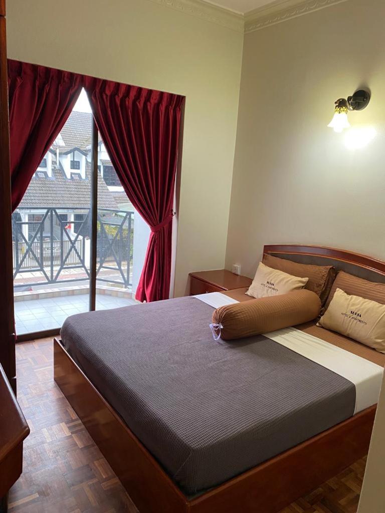 Suitetrails - Suria coLiving Hostel