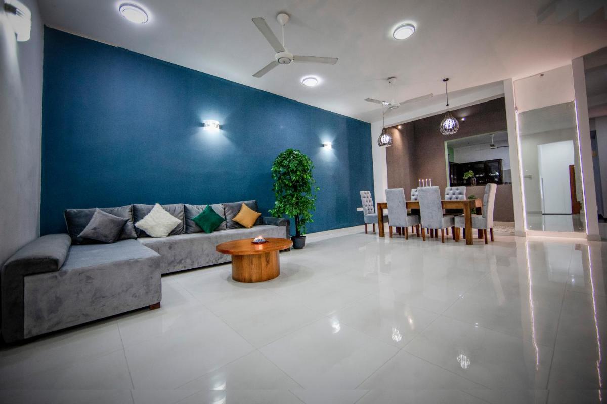 Suitetrails - The Breeze Residence, Kottawa