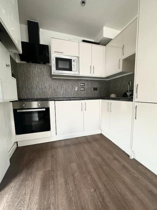 Modern 2 bedroom Fulham, Chelsea, central - Housity