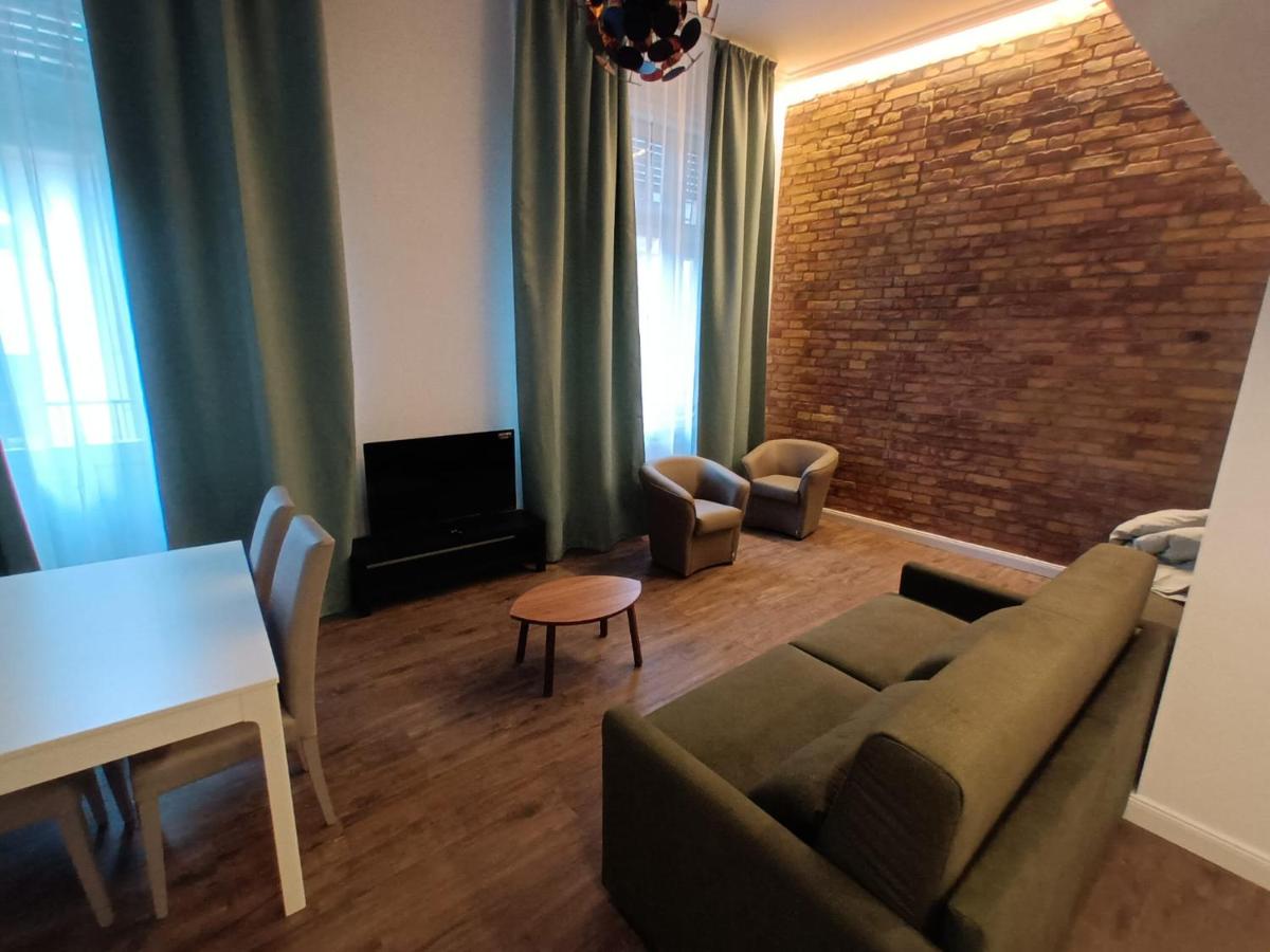 Duna River Shining Apartments - Housity