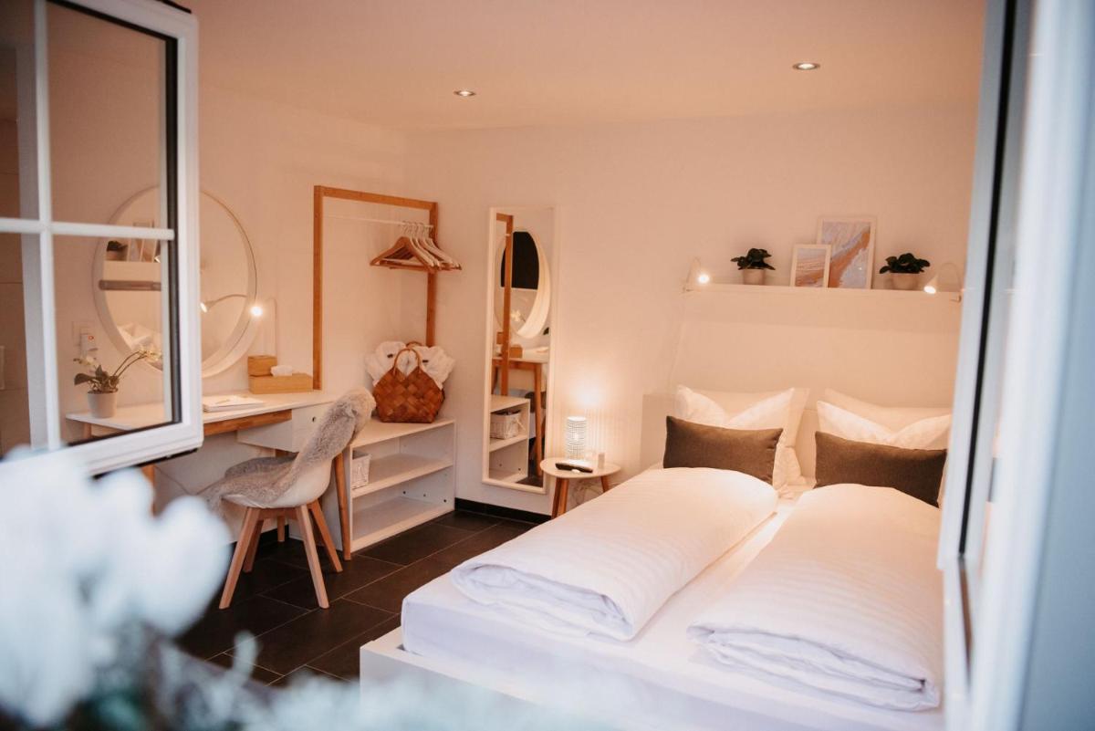 Sunny Way Home Accommodation & Spa - Housity