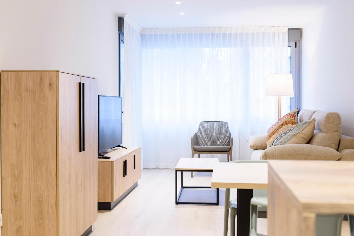APARTHOTEL SALBURUA - Housity