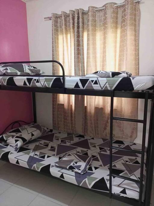 3-Bedroom Home with privilege on Village Pool - Housity