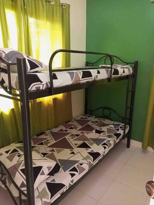 Suitetrails - 3-Bedroom Home with privilege on Village Pool