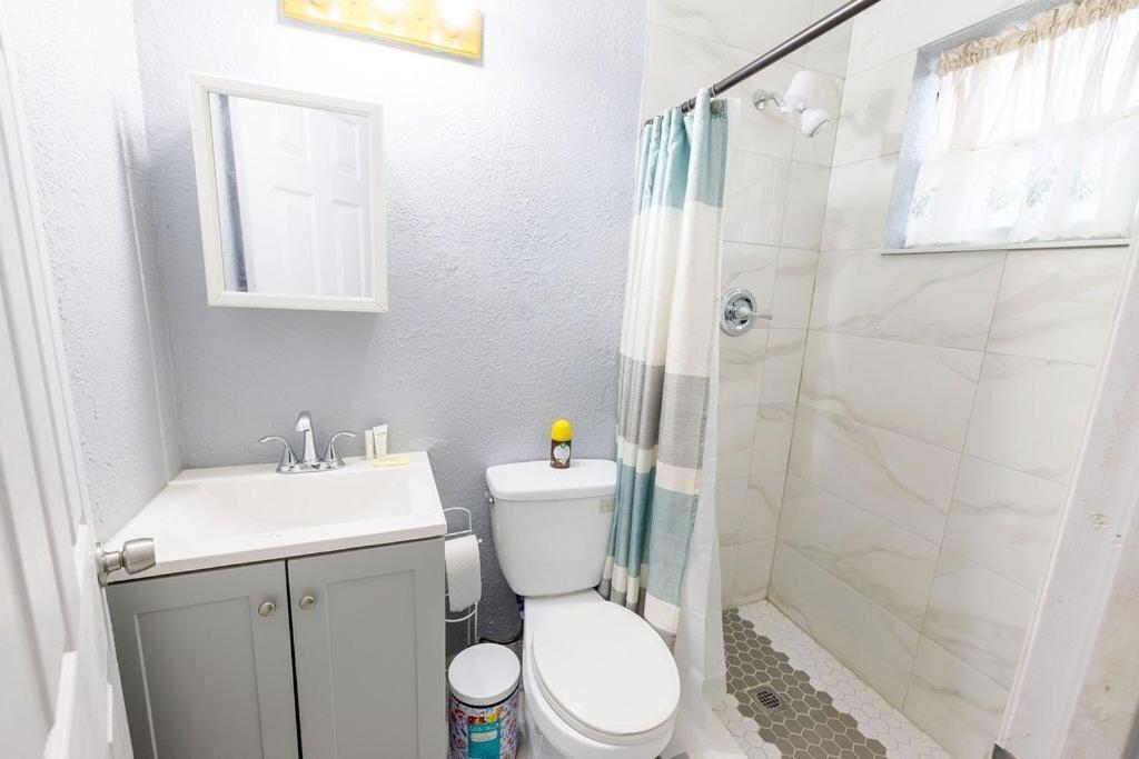 2 Bedroom Suite in Miami - Housity