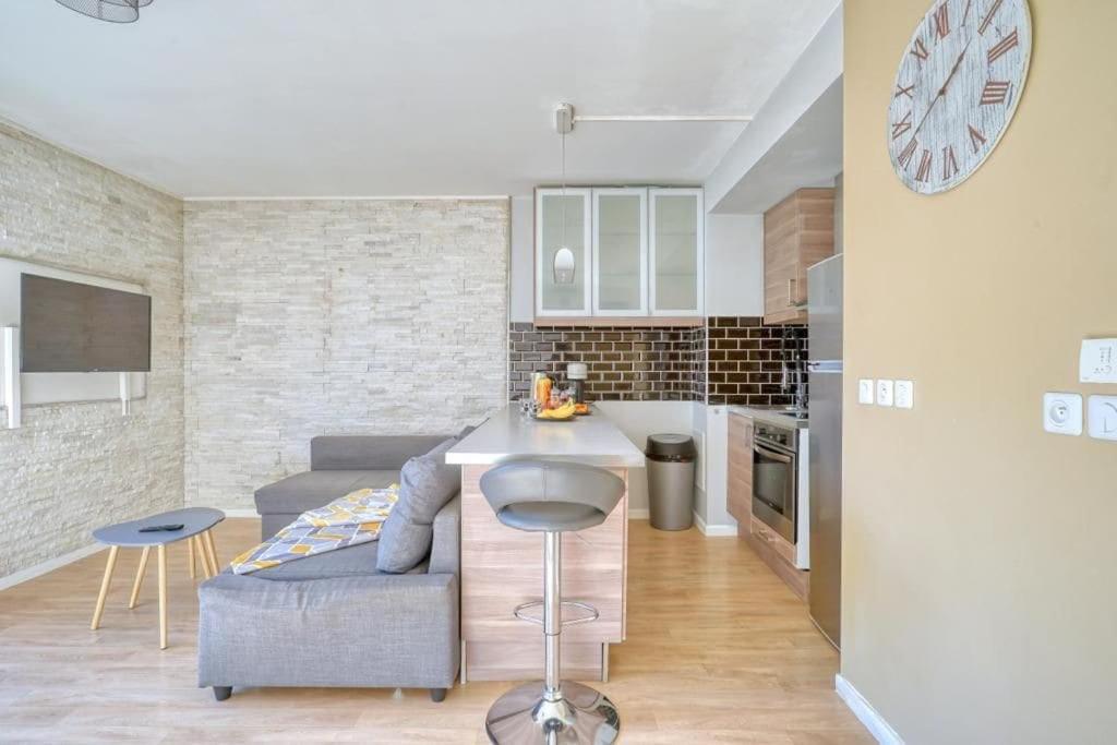 Charmant studio avec terrasse et parking - Housity