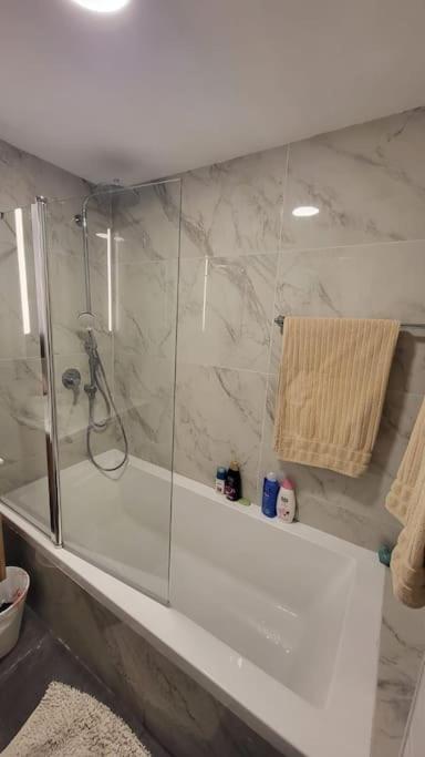 Lovely 5 bedroom vacation home in heart of RBSa - Housity