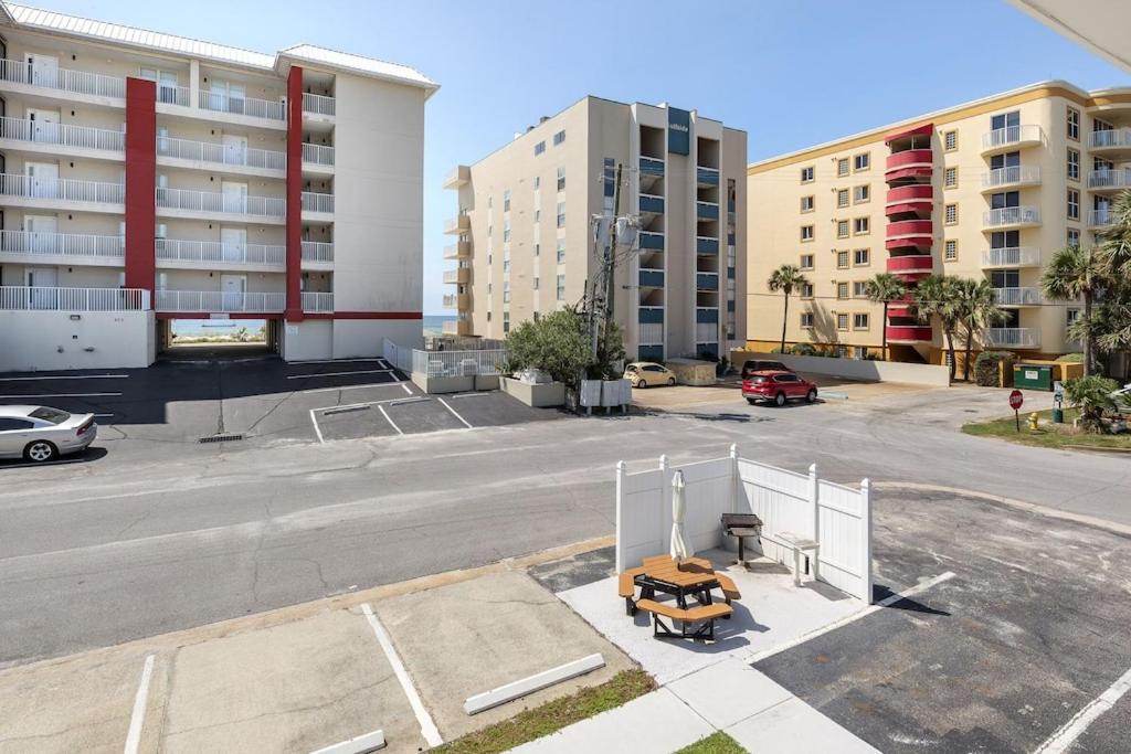 Suitetrails - Tropical isle 215 WELL APPOINTED 1 bedroom, 1 Bath condo!! Convenient Beach Access!