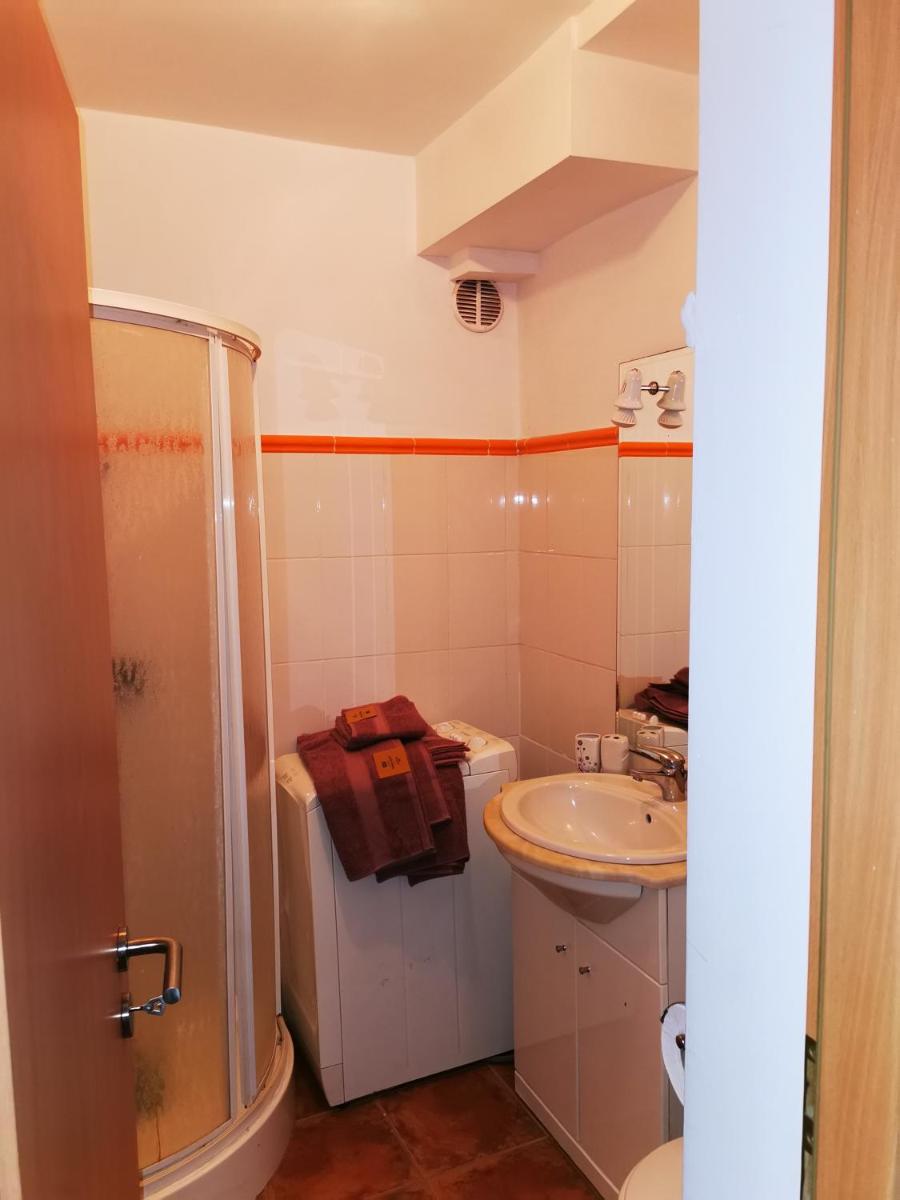 Popasul tălmaciului - Housity