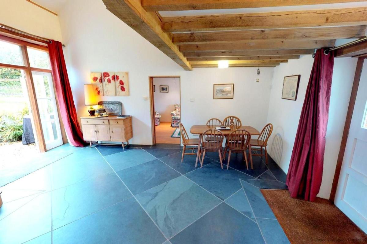BUCKLAND BREWER COB BARN 2 Bedrooms - Housity