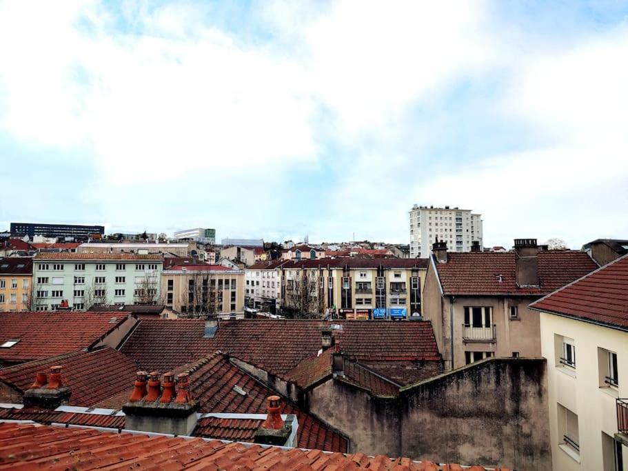 Leopold Room 30m2 Hyper centre, Netflix & Wi-fi - Housity