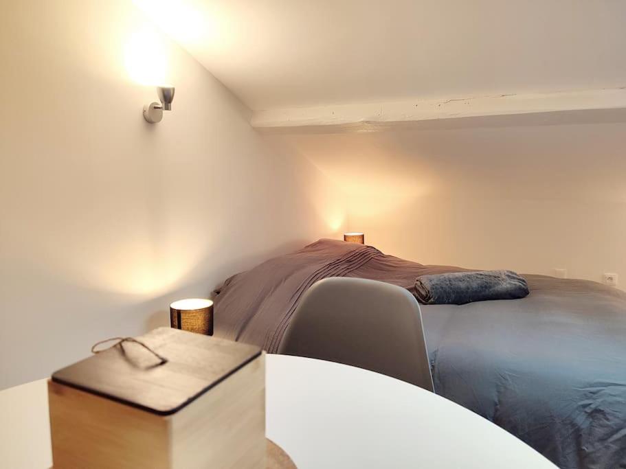 Leopold Room 30m2 Hyper centre, Netflix & Wi-fi - Housity