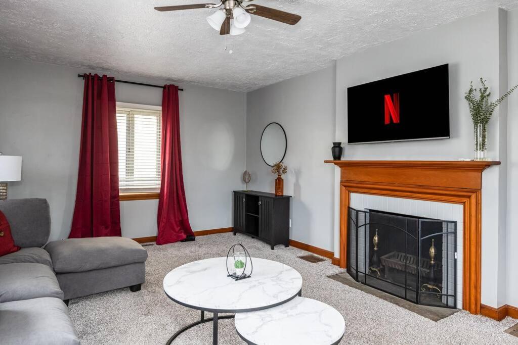 Family space, King beds, Near Air Force Base - Housity