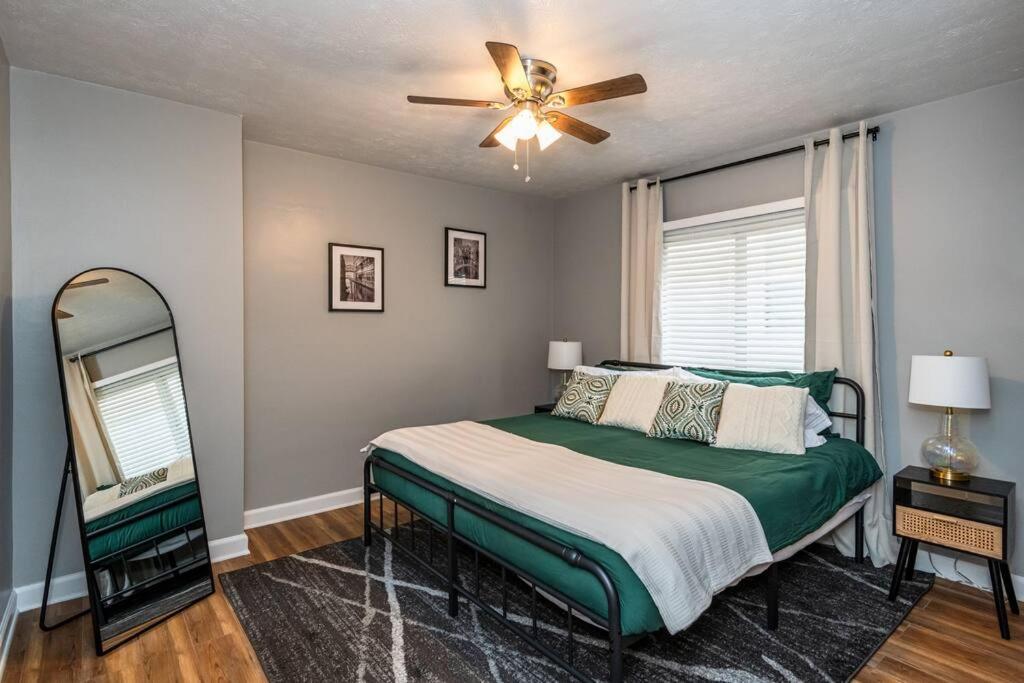 Family space, King beds, Near Air Force Base - Housity