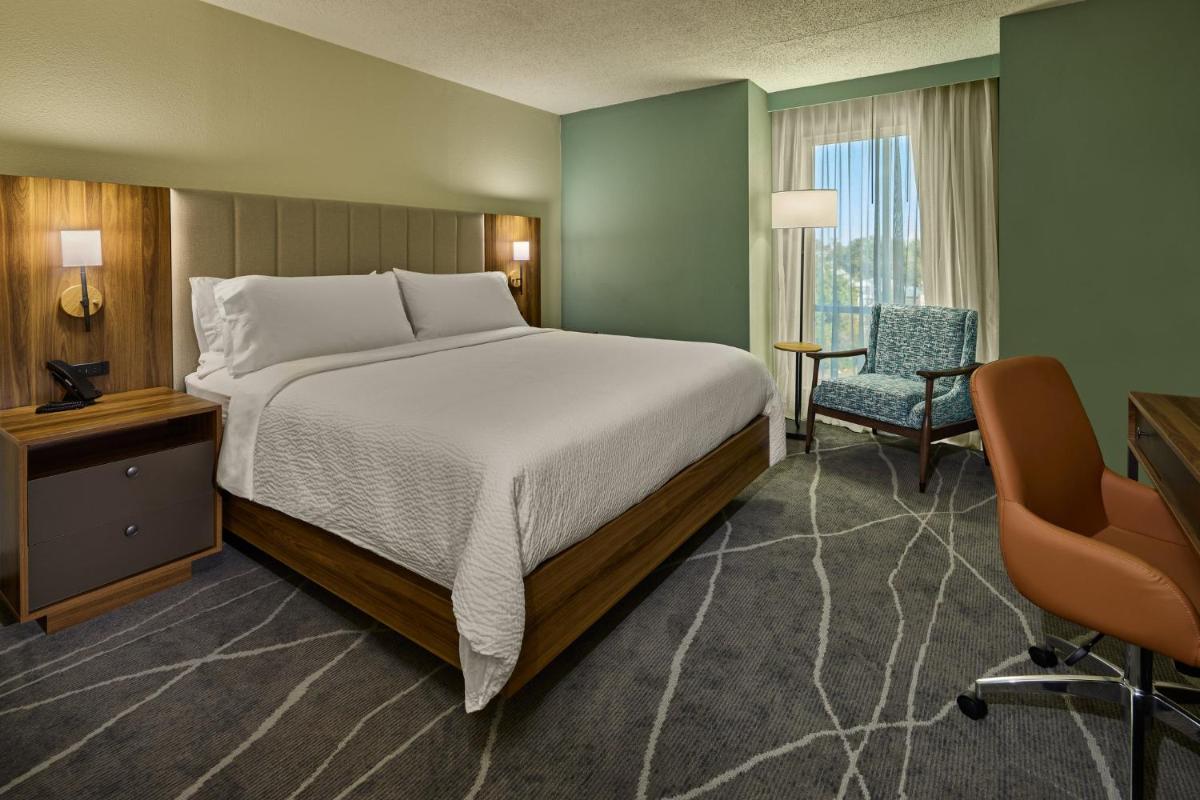 Holiday Inn Express & Suites Charleston DWTN -Westedge, an IHG Hotel - Hizvo