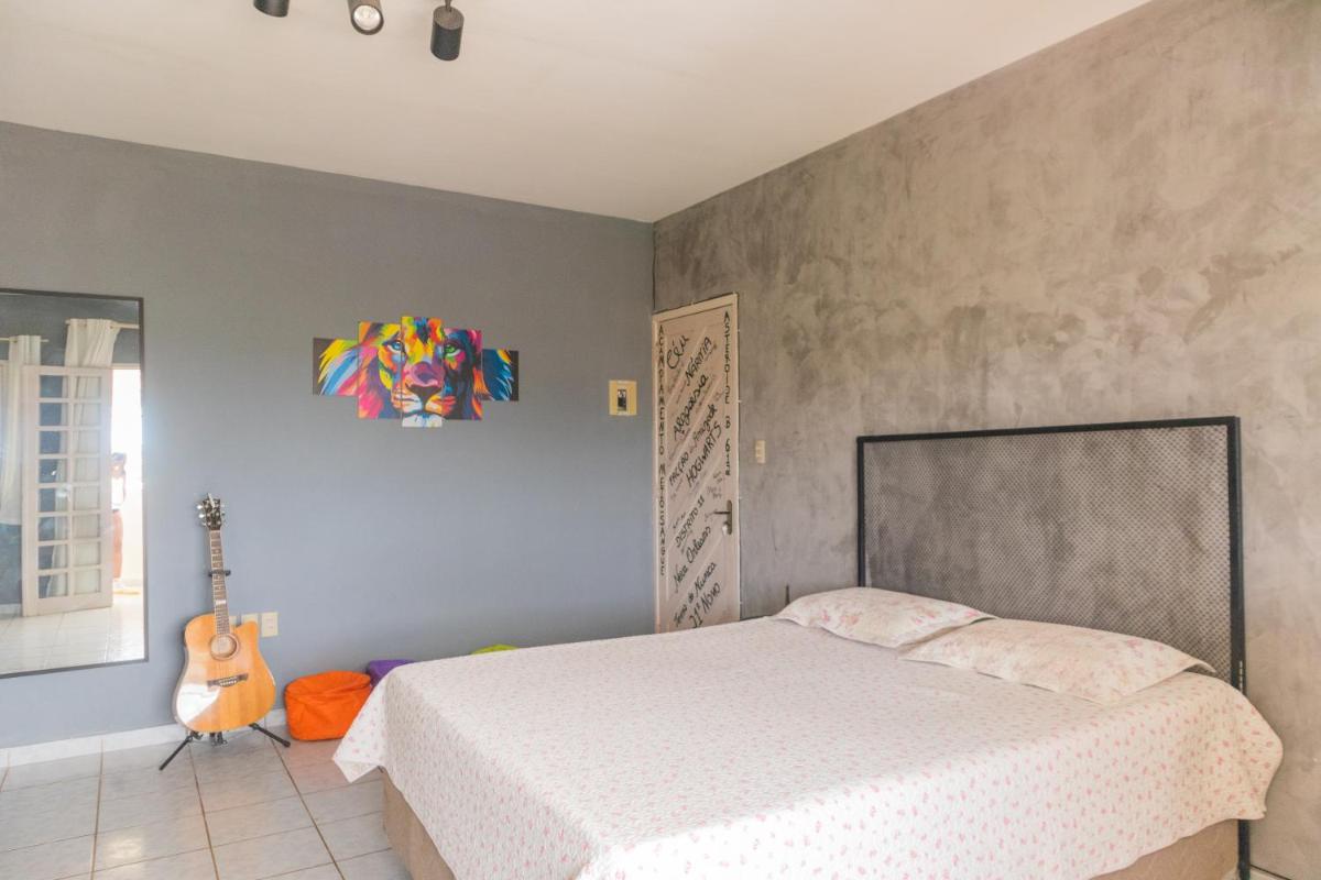 Casa com piscina e churrasqueira - Housity