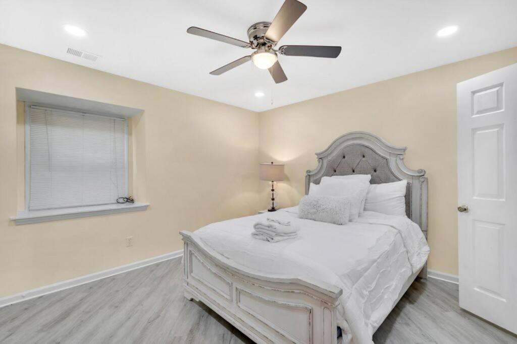 Cozy 2 Bedroom Pineville-Matthews Duplex Sleeps 8 - Housity