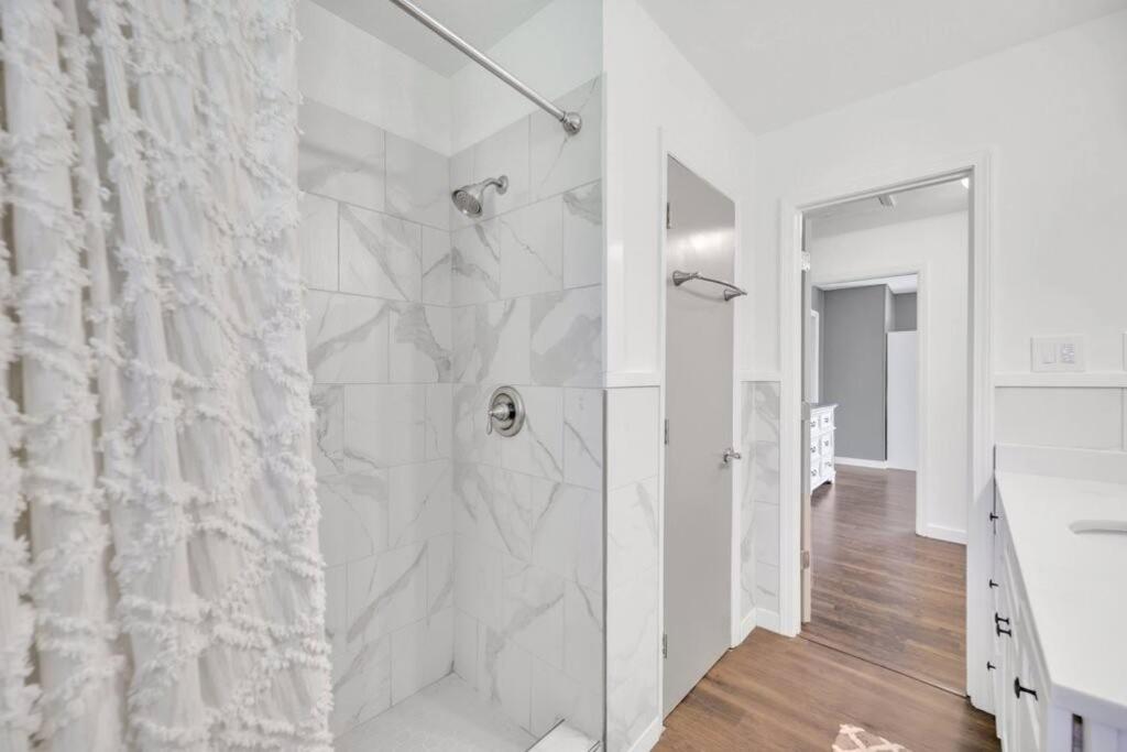 Cozy 4bedroom Bungalow in Davidson Sleeps 10 - Housity
