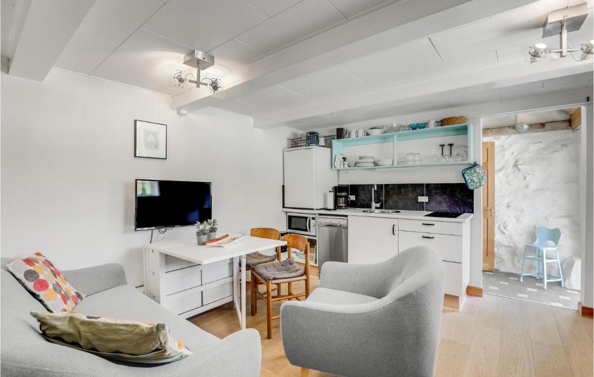 1 Bedroom Awesome Home In Svaneke - Housity