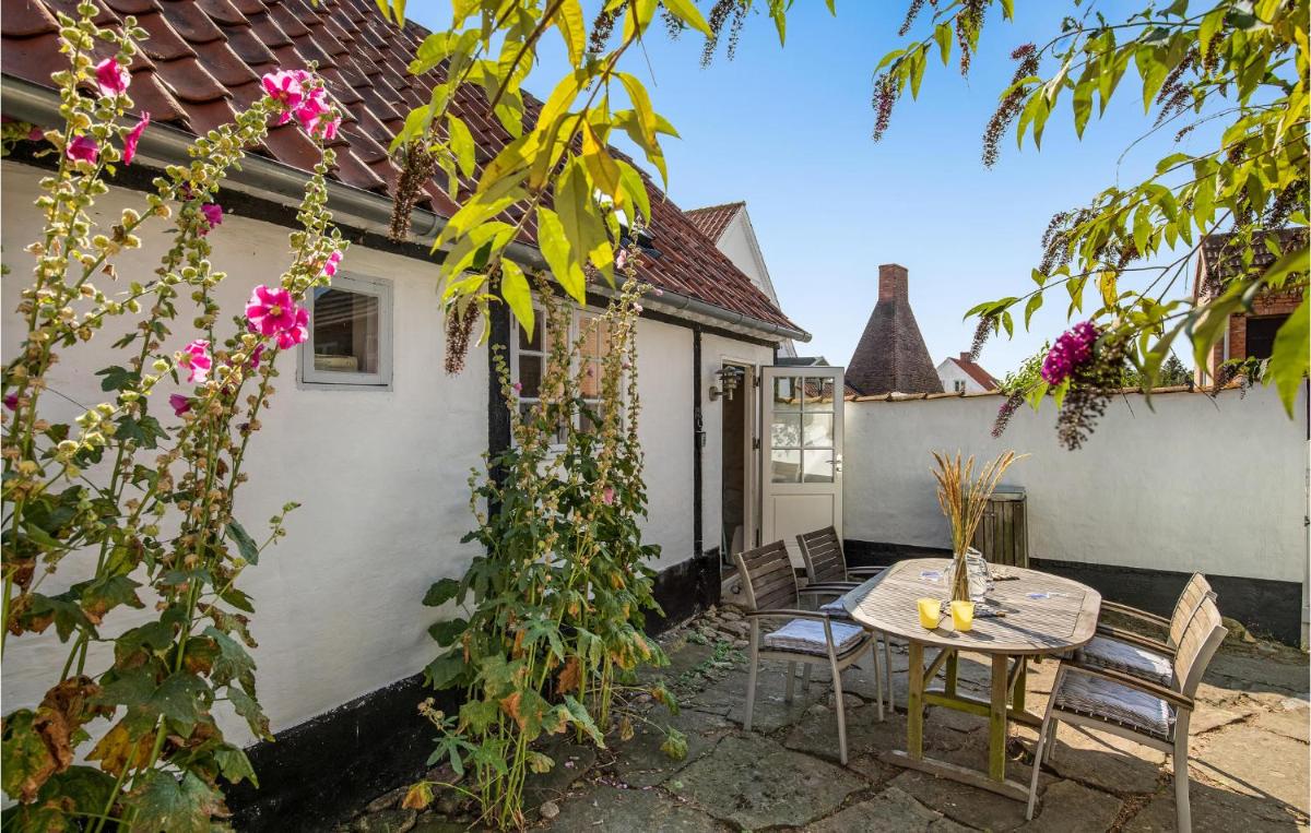 1 Bedroom Awesome Home In Svaneke - Housity
