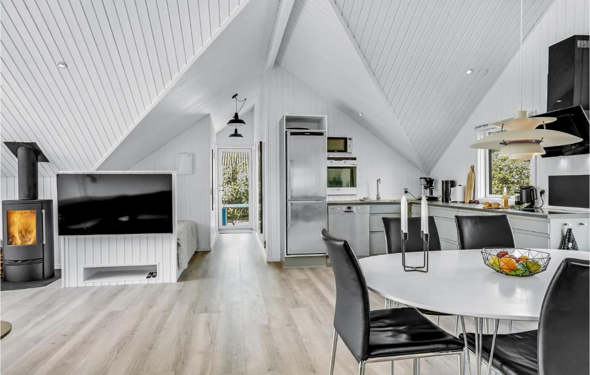 Stunning Home In Juelsminde With Wifi - Housity