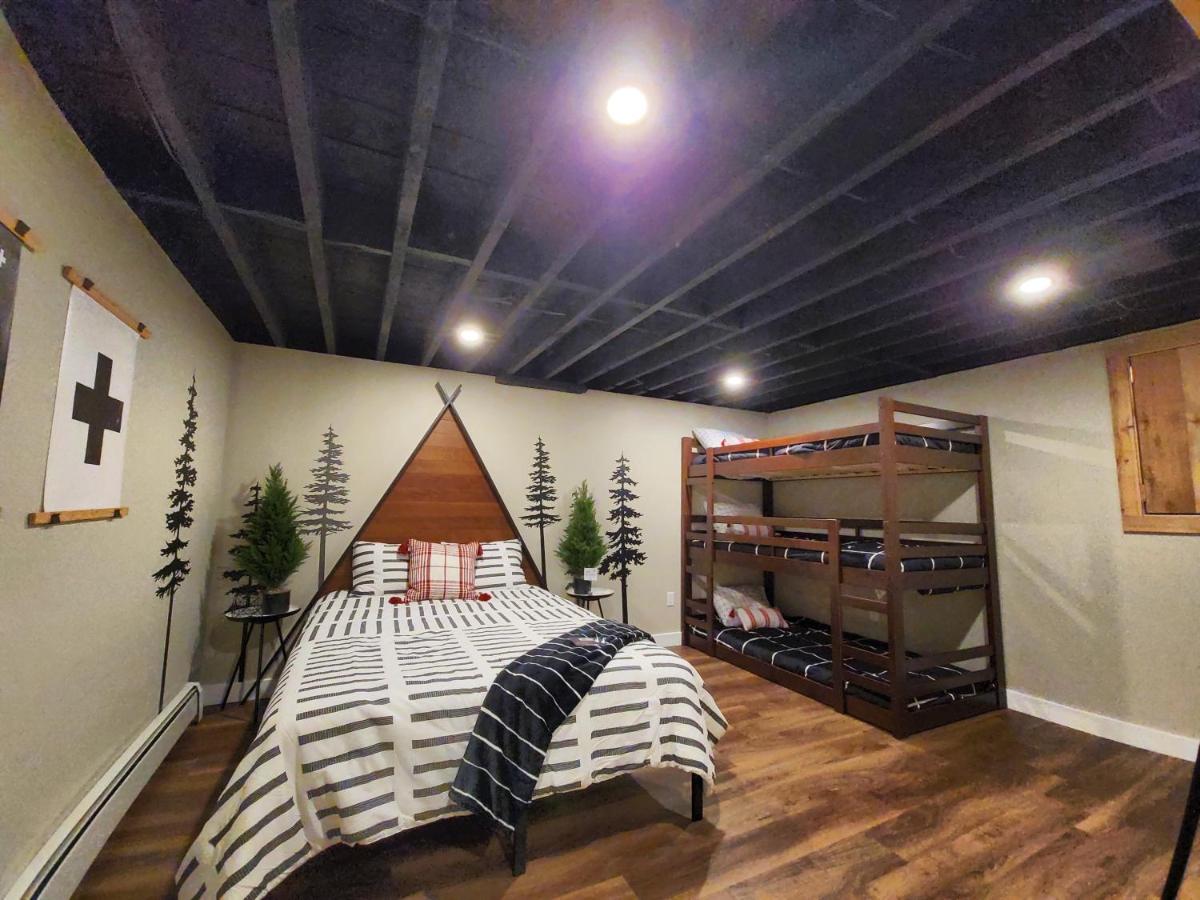 Hot Tub Playhouse Game Room BBQ Firepit Self check In - Housity