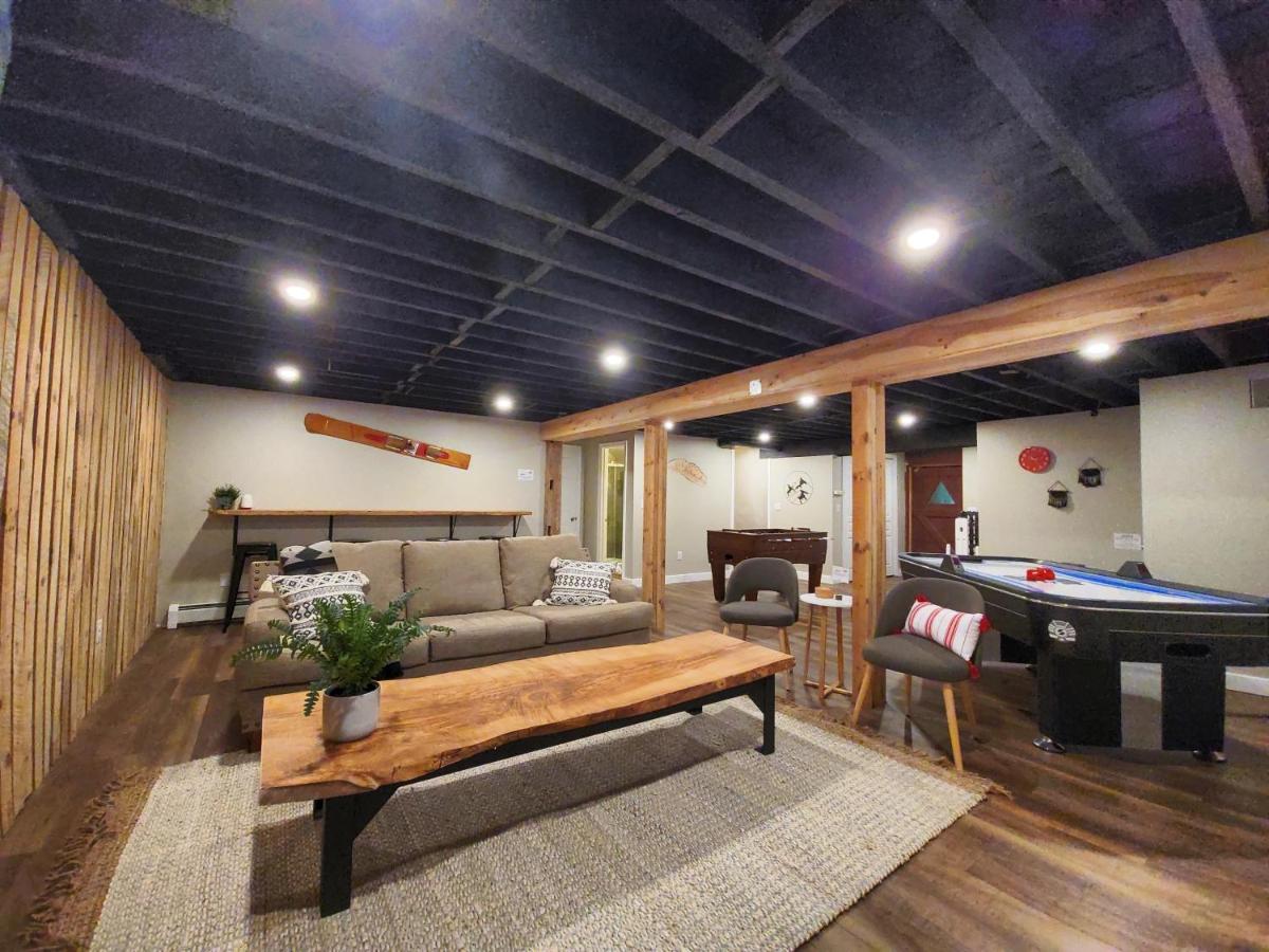 Hot Tub Playhouse Game Room BBQ Firepit Self check In - Housity