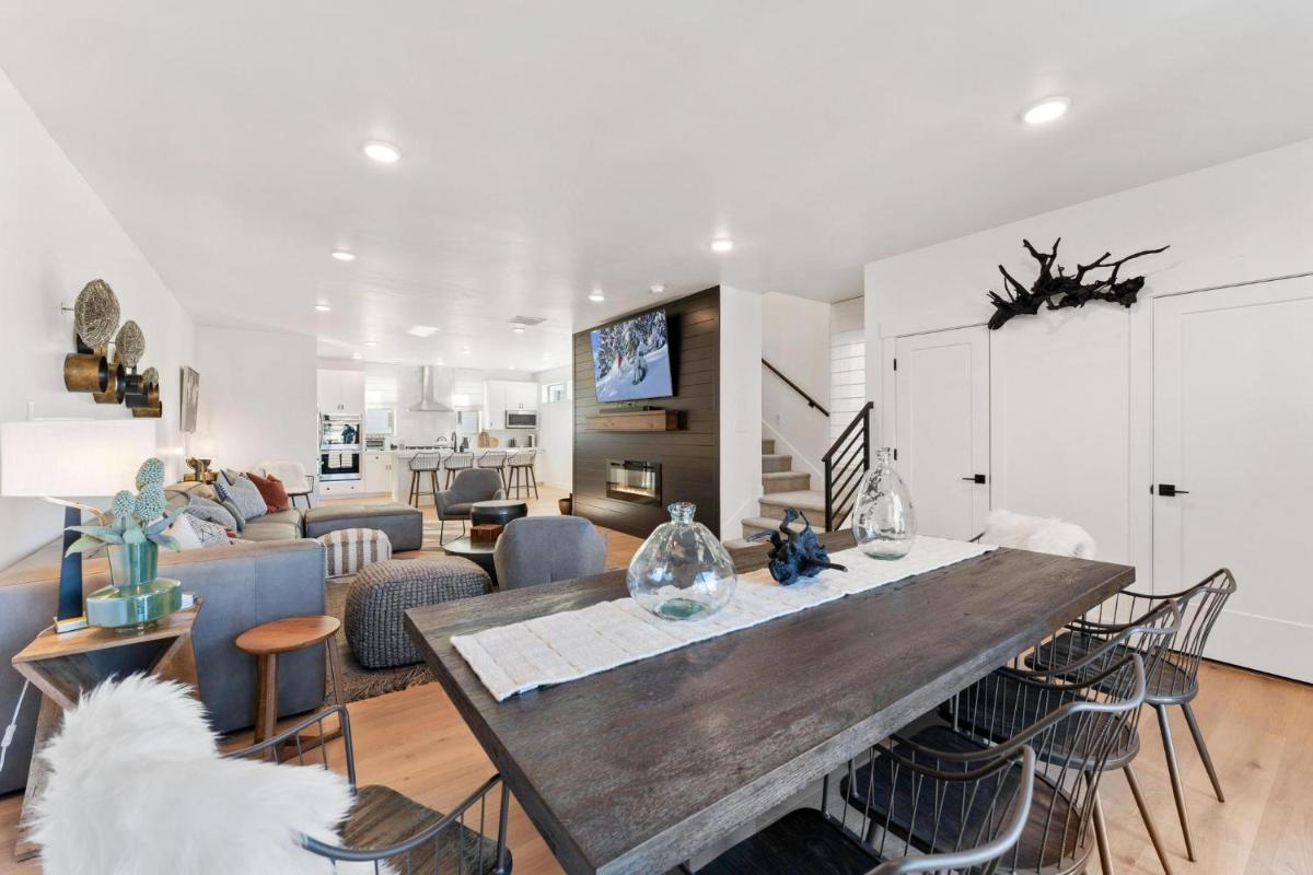 Modern Upscale Townhouse in Park City - Housity