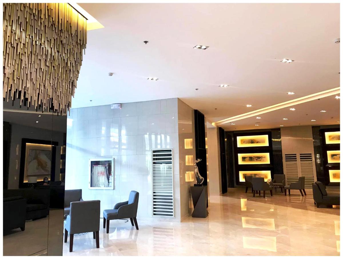 Suitetrails - Iona Reign's Vacation Unit at FAME Residences