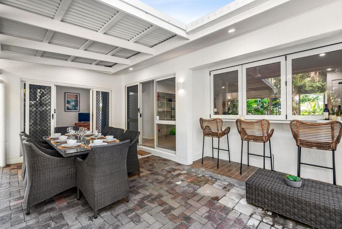 Sandpipers Beach House - Housity
