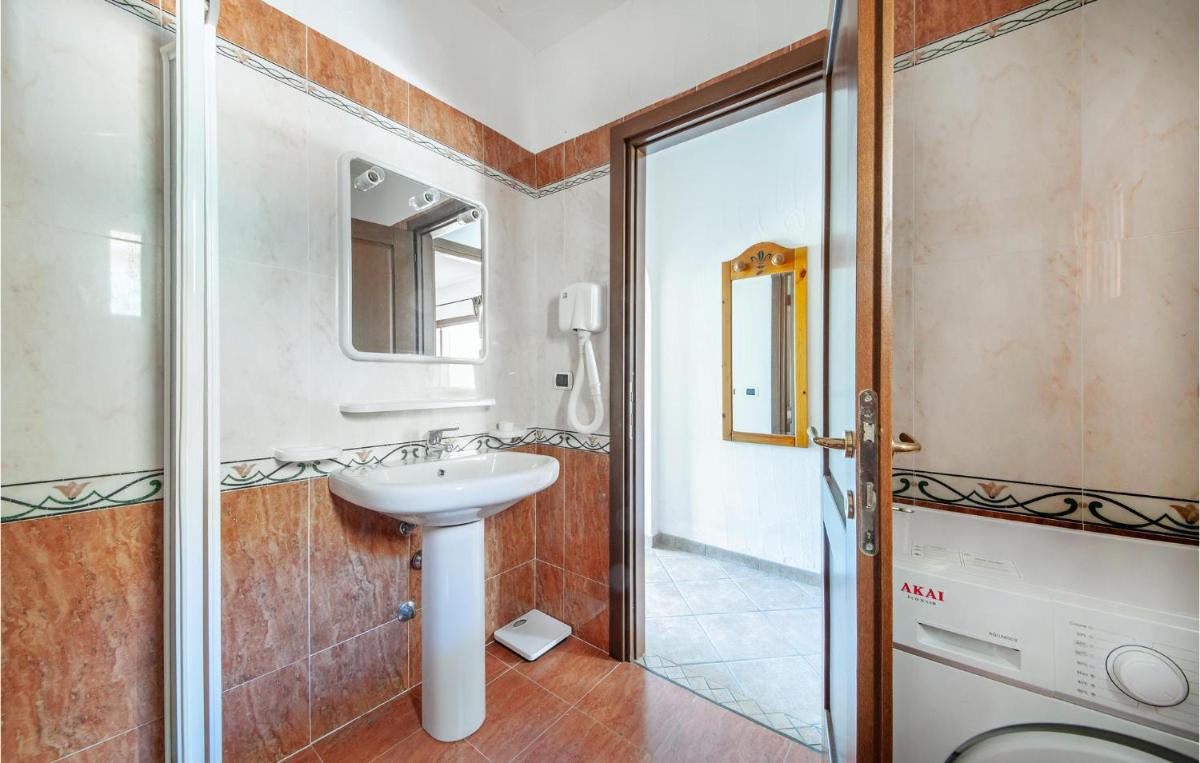 1 Bedroom Beautiful Apartment In Golfo Aranci - Housity