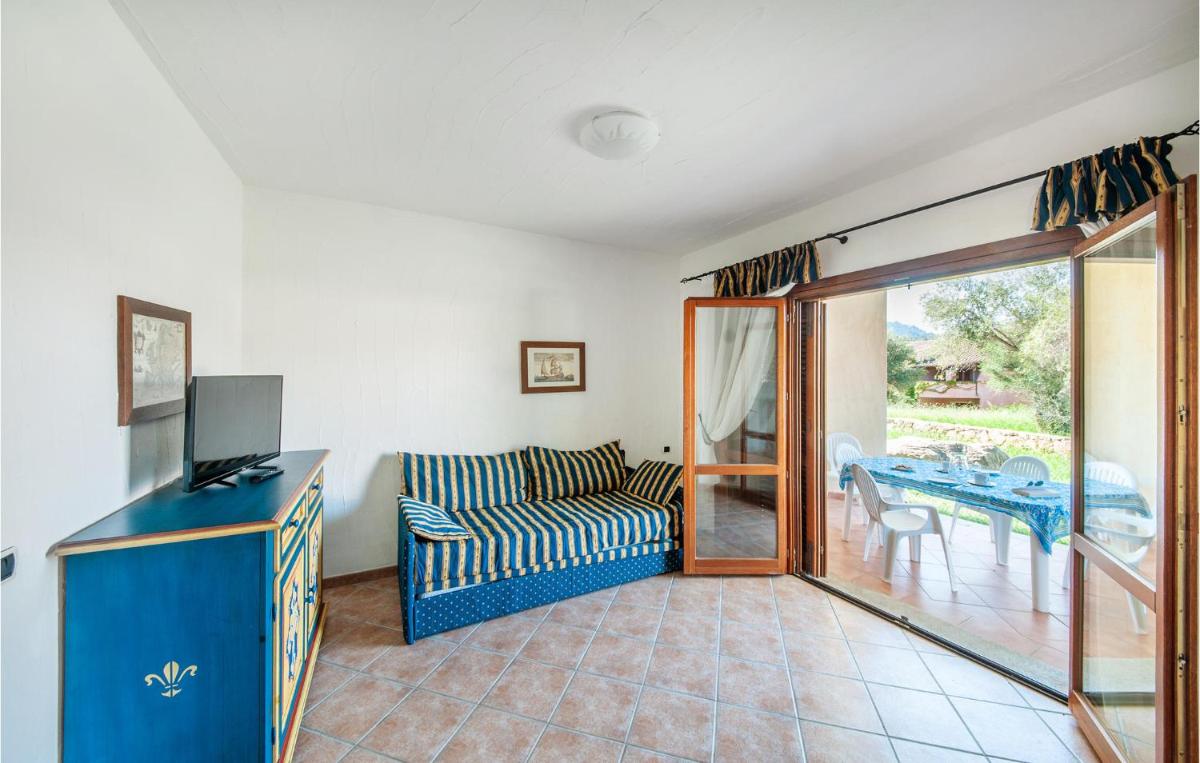 1 Bedroom Beautiful Apartment In Golfo Aranci - Housity
