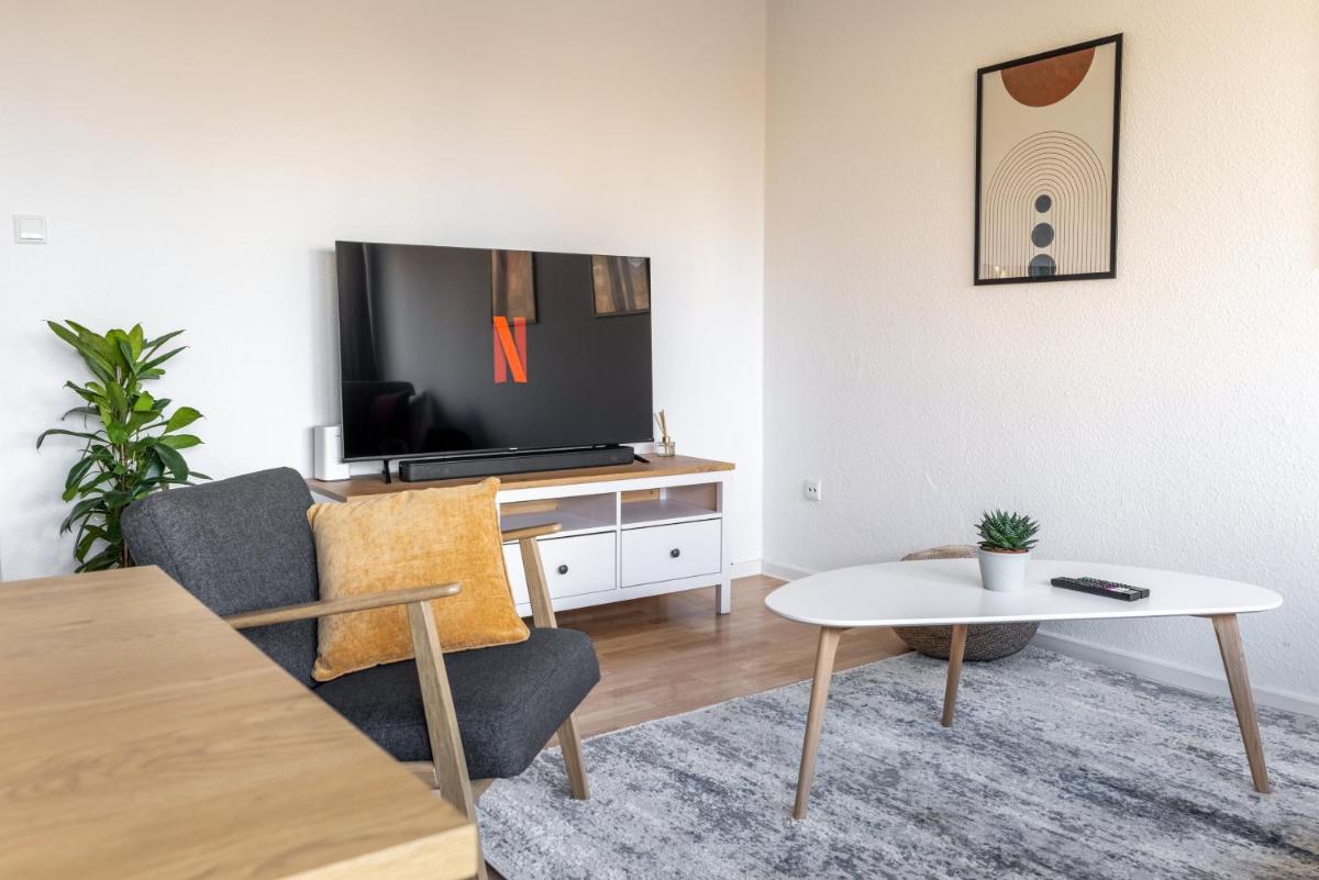 Modernes und Zentralgelegenes Apartment mit Küche, Netflix, und Balkon - Housity