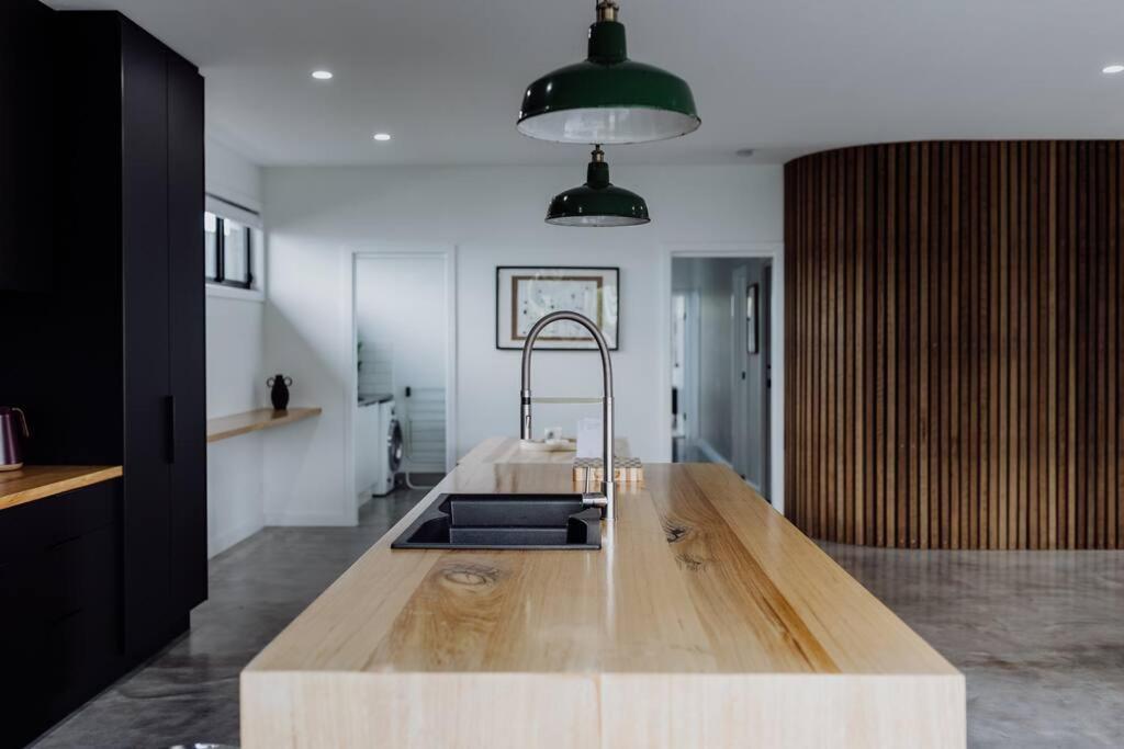 Scandi at Stieglitz Sleeps 6 Modern & Stylish - Housity