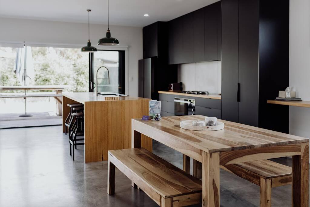 Scandi at Stieglitz Sleeps 6 Modern & Stylish - Housity