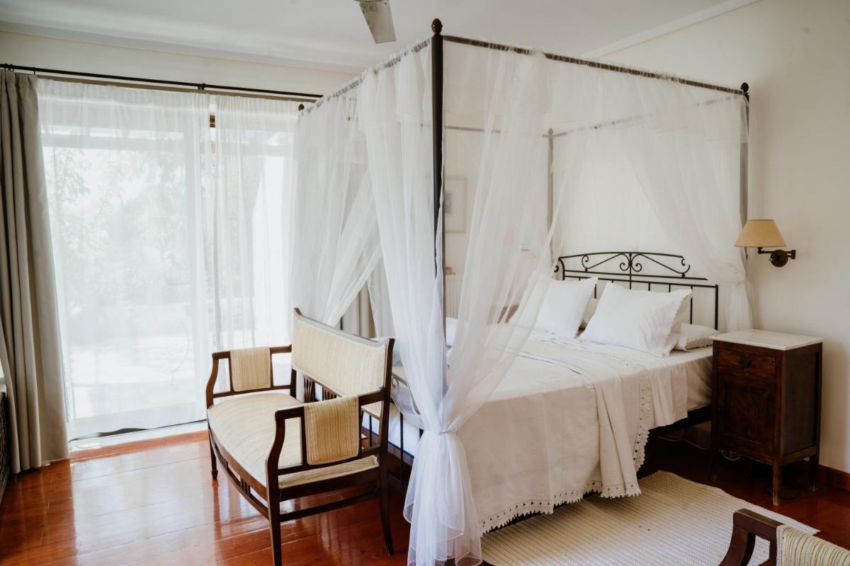 A Luxury Seafront Villa with amazing ambience and view - Housity