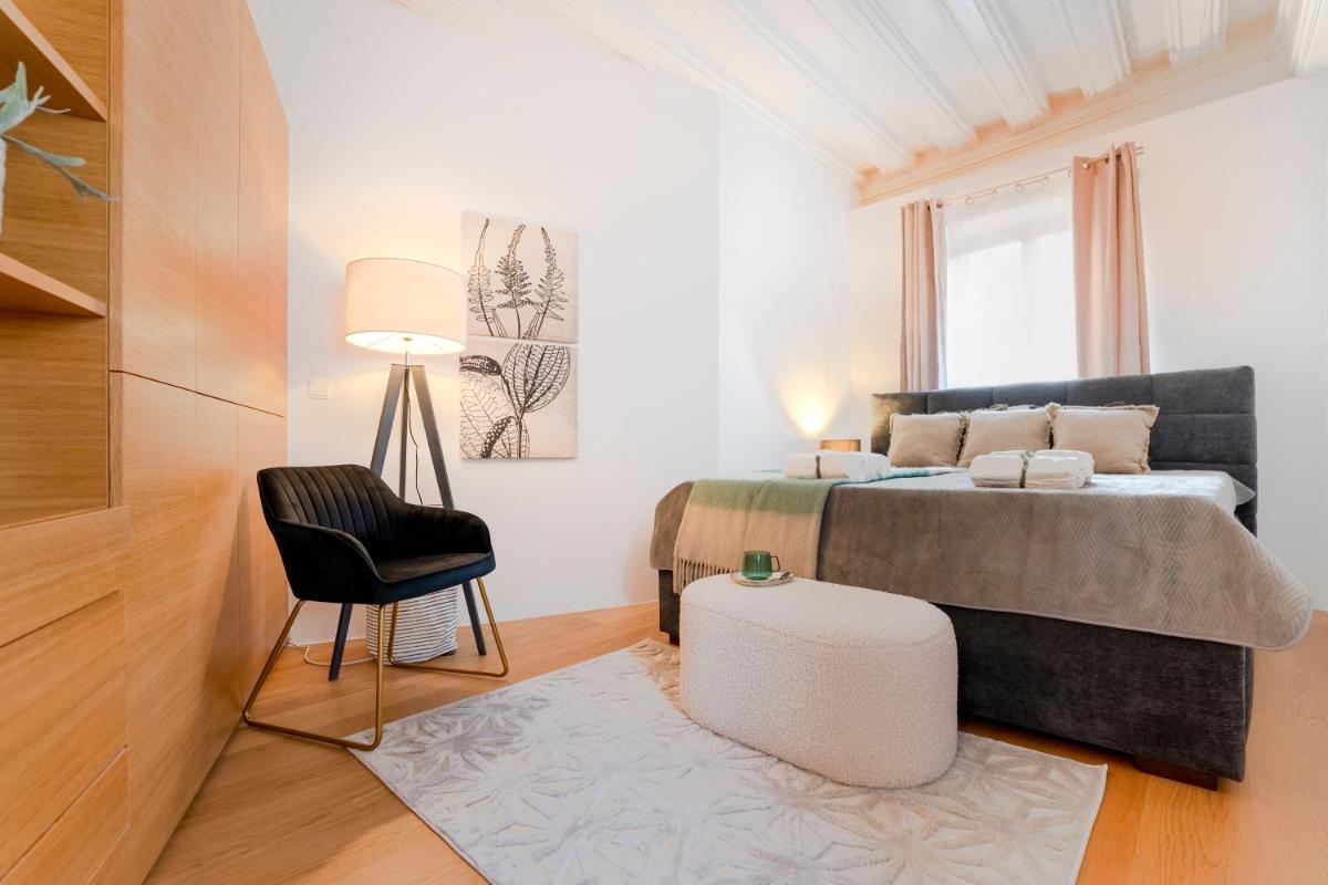 revLIVING Historic Lodge Oldtown Apartment Krems - Hizvo