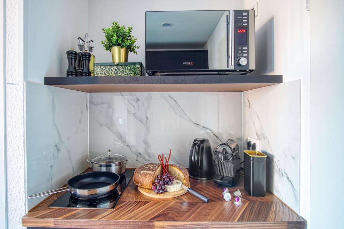 Suitetrails - Homefy Business Apartment - Messe - Düsseldorf - Balkon - Aufzug