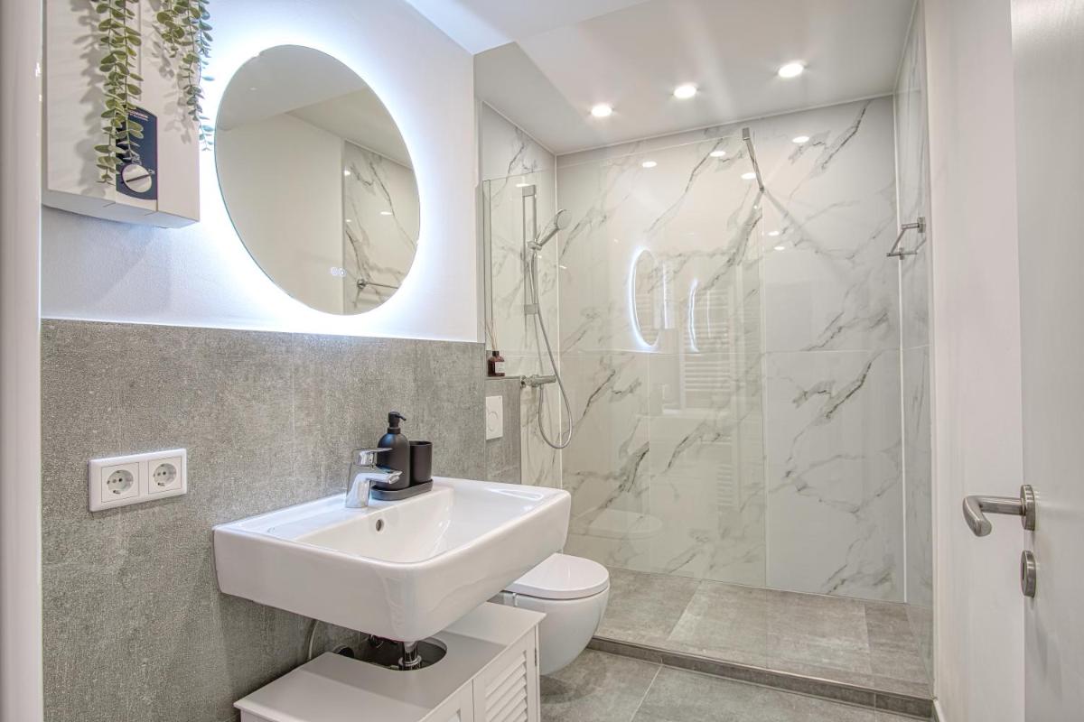 Suitetrails - Homefy Business Apartment - Messe - Düsseldorf - Balkon - Aufzug