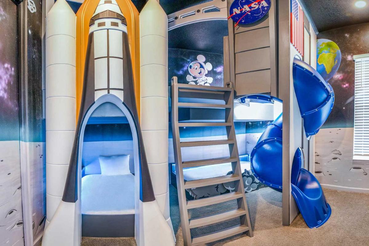Suitetrails - ST094 Bed Boutique, Lego-Nasa, Golf Simulator