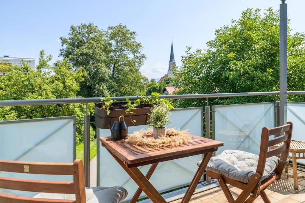 1OG Links Wunderschöne 70m² große 2-Zimmer City Wohnung nähe Salzburg - Housity