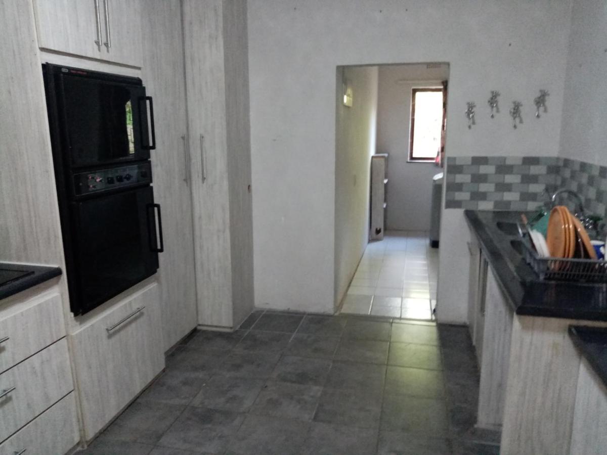 Ezrom bright - Housity