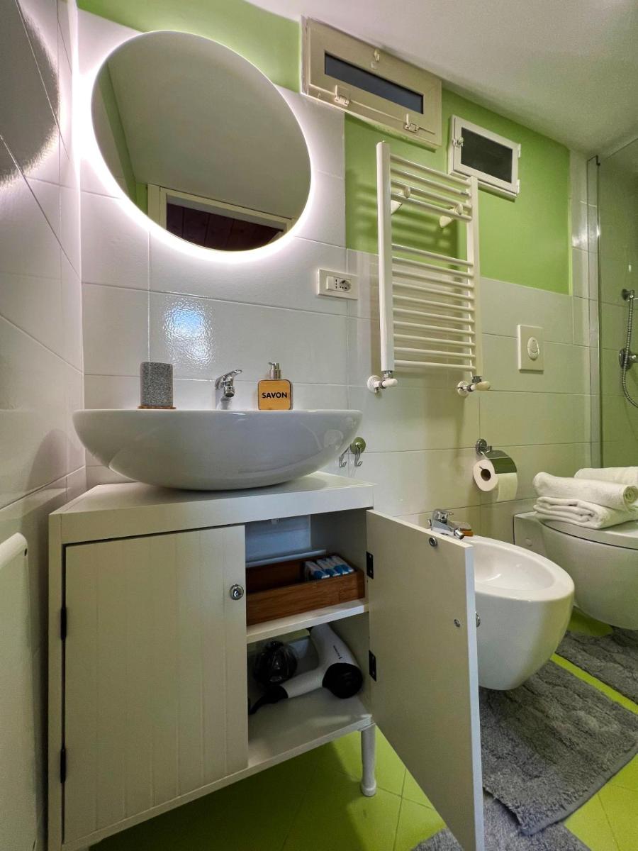 All'Ombra del Vesuvio Rooms Duomo - Housity