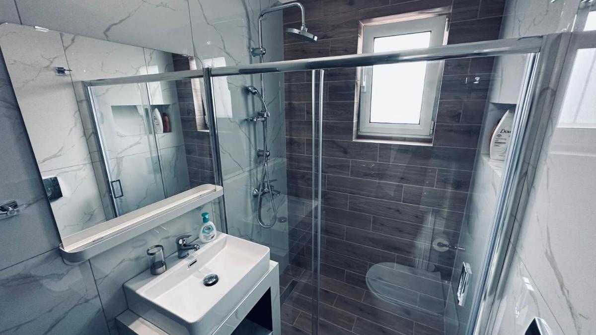 Hodos Luxury APT near ATH-Airport - Housity