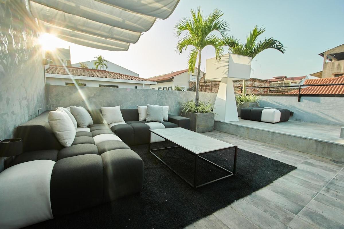 AmazINN Places Rooftop and Design Pool II - Housity